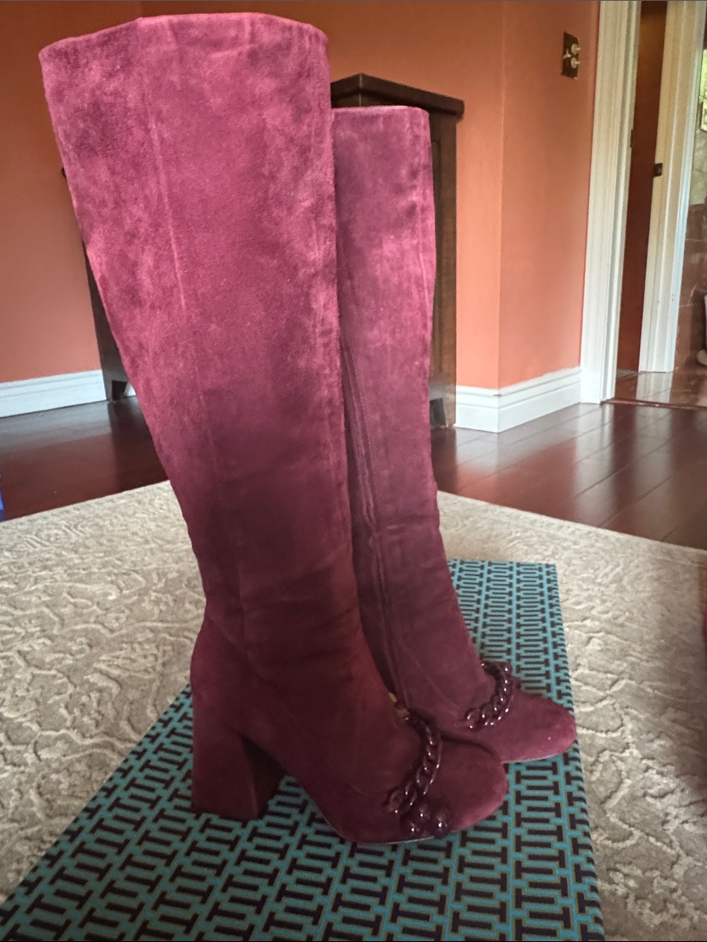 Absolutely gorgeous Tory Burch genuine suede boots in trendy fall color!